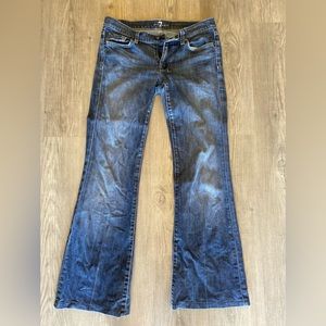 it great condition. size 28. inseam is 29 inches